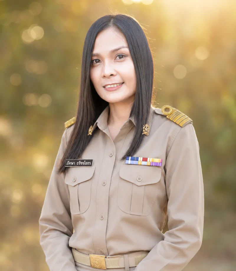 นางสาวภัคษา ธรัชชโยธร
